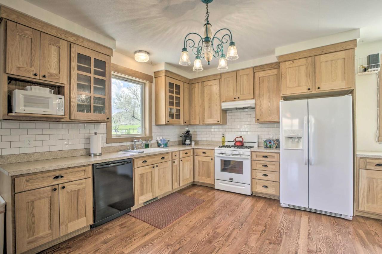 Idyllic Gem Screened Porch, Half Mi To River! Thermopolis Exterior photo